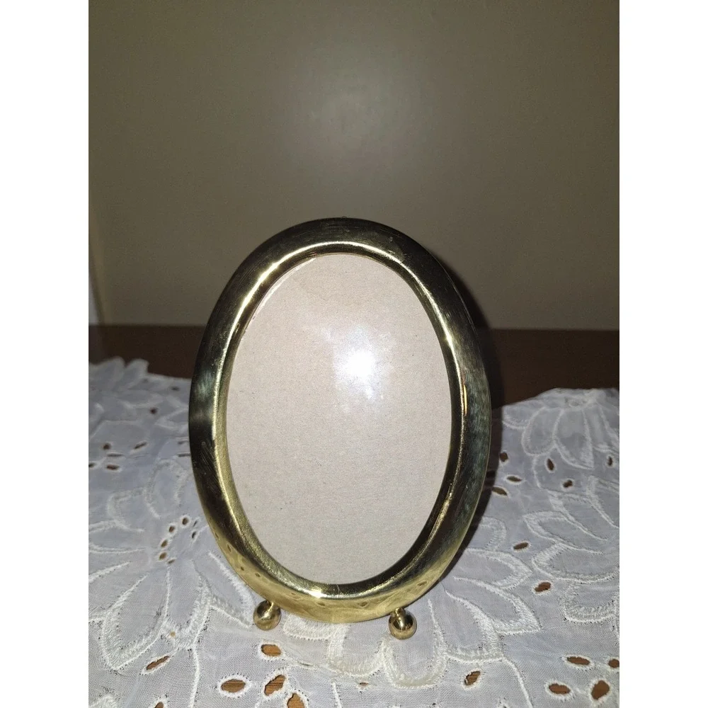 Vintage Oval Brass Picture Frame Gold Tone‎ Ball Feet Velvet Back Tabletop 5x4